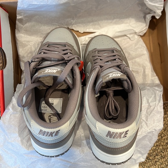 NEW, NEVER WORN NIKE LOW DUNKS “MOON FOSSIL” - Picture 4 of 5